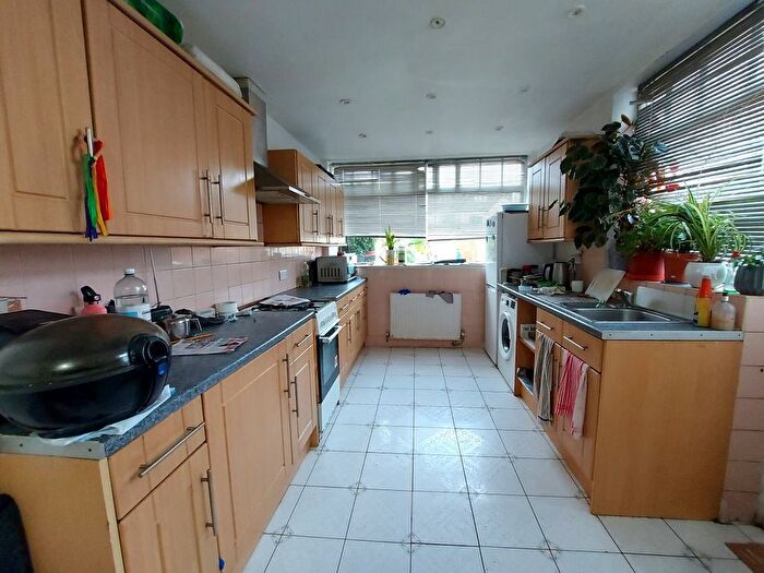 3 Bedroom Terraced House To Rent In Eastern Avenue, Ilford, IG2