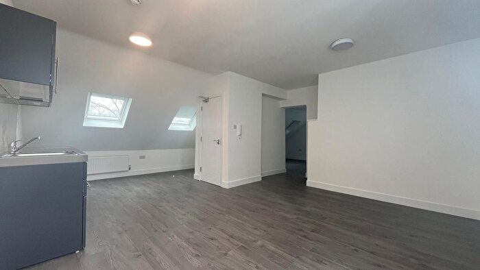 Studio To Rent In Langley Road, Slough, SL3