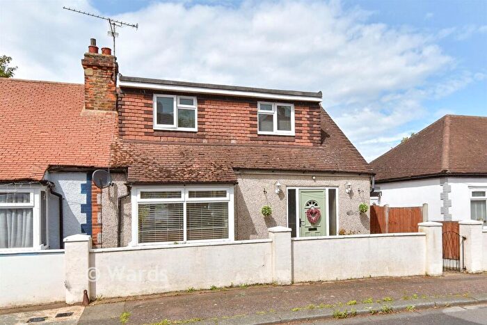 3 Bedroom Semi-Detached House For Sale In St. Andrew's Road, Gillingham, Kent, ME7