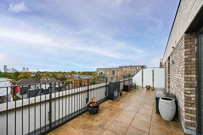 3 Bedroom Flat For Sale In Fernfield Court, Ardisia Mews, Forest Gate, London, E7