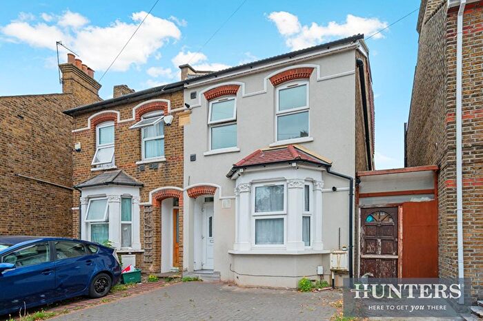 7 Bedroom Semi-Detached House For Sale In Vicarage Farm Road, Hounslow, TW3
