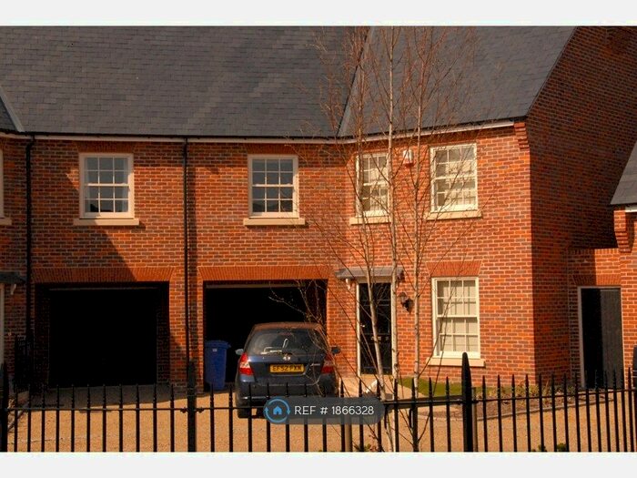5 Bedroom Semi-Detached House To Rent In St George's Square, Reydon, IP18