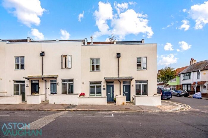 3 Bedroom Town House For Sale In Bristol Gardens, Brighton, BN2