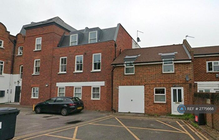 2 Bedroom Flat To Rent In Weybourne House, Chertsey, KT16
