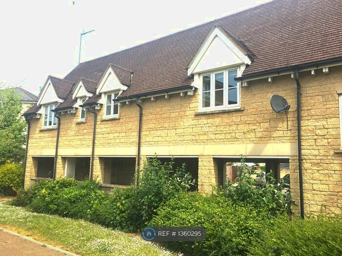 2 Bedroom Maisonette To Rent In Knoll Walk, Chipping Norton, OX7