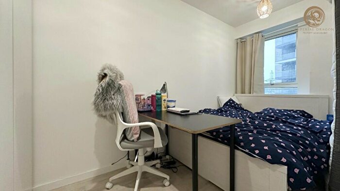 2 Bedroom Flat For Sale In Heartwell Avenue, London, E16