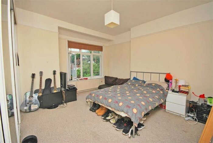3 Bedroom Flat To Rent In London Road, Twickenham, TW1