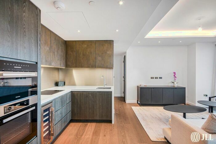 3 Bedroom Flat To Rent In Carnation Way, London, SW8