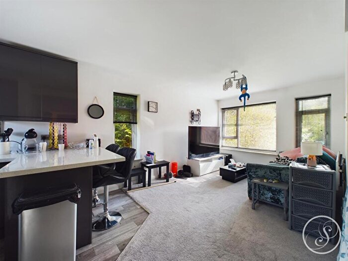 2 Bedroom Flat To Rent In Blackmoor Court, Leeds, LS17