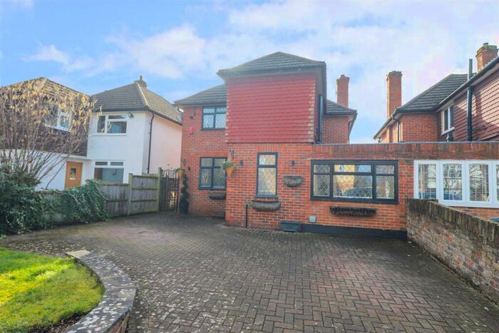 4 Bedroom Link Detached House To Rent In Sharps Lane, Ruislip, HA4