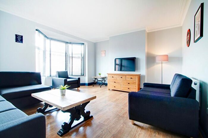 6 Bedroom Terraced House To Rent In Booth Avenue, Manchester, M14