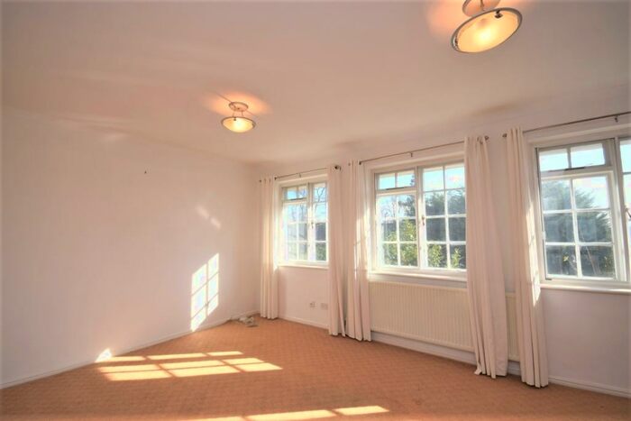 4 Bedroom Terraced House To Rent In Thistlemead Chislehurst, BR7