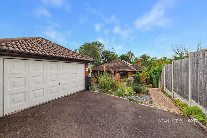 2 Bedroom Detached Bungalow For Sale In High Street, Wollaston, Stourbridge, DY8