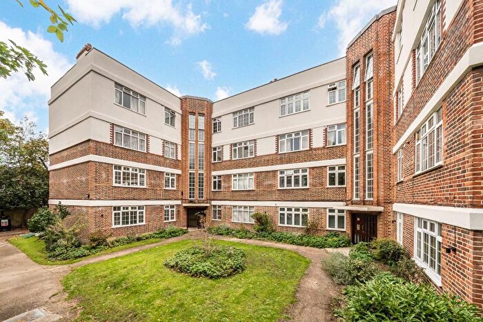 2 Bedroom Flat To Rent In Balham High Road, Tooting, SW17