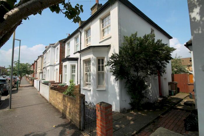 2 Bedroom Property To Rent In Beauchamp Road, Sutton, SM1