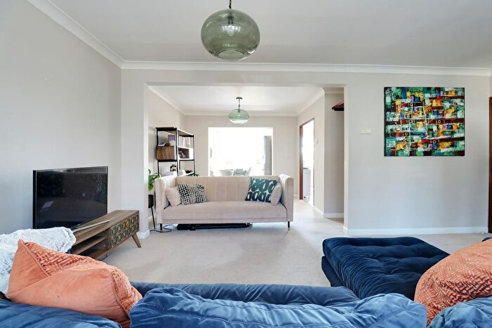 4 Bedroom Semi-detached House To Rent In Sidcup, Kent, DA14