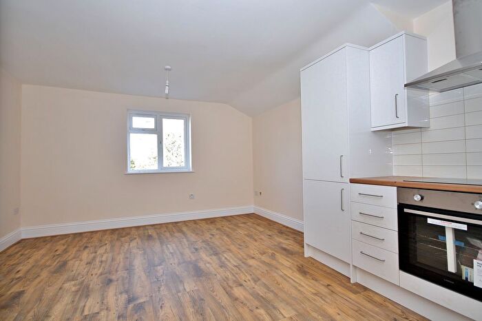 2 Bedroom Flat To Rent In Robin Hood Road, Knaphill, Woking, Surrey, GU21