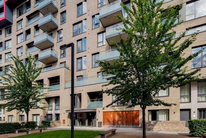 2 Bedroom Flat To Rent In Peartree Way, Greenwich, London, SE10