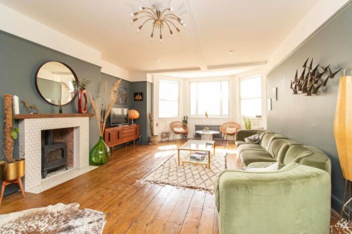 2 Bedroom Flat To Rent In Victoria Parade, Ramsgate, CT11