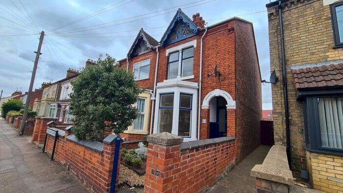 3 Bedroom Semi-Detached House To Rent In Aldermans Drive, Peterborough, PE3