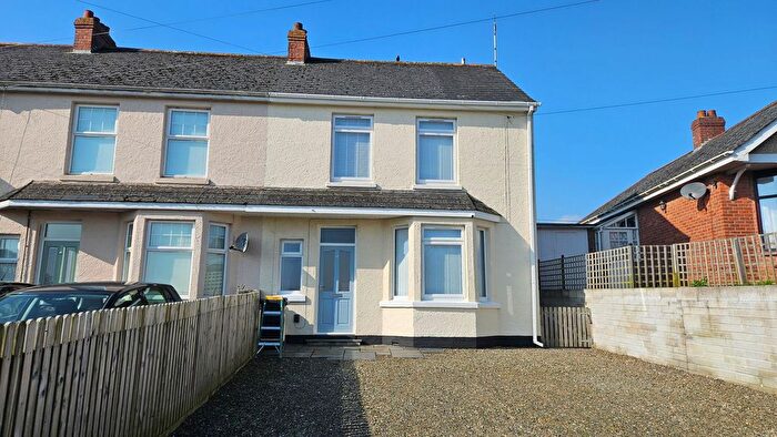 3 Bedroom Semi-Detached House For Sale In Lamellyn Road, Par, PL24