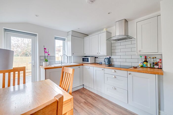 2 Bedroom Flat To Rent In Gilstead Road, Fulham, SW6