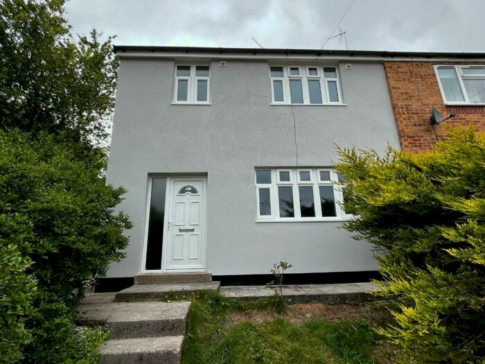 3 Bedroom Semi-Detached House To Rent In Overdale, Matlock, DE4