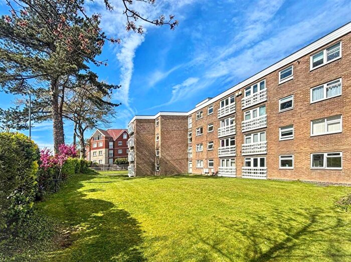 2 Bedroom Flat For Sale In Carew Road, Eastbourne, BN21