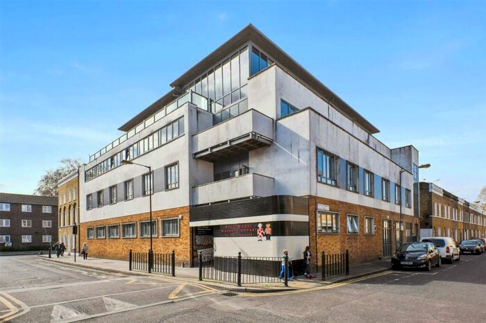 Apartment To Rent In Louisa Street, London, E1