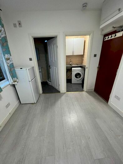 Studio To Rent In Montagu Road, London, NW4