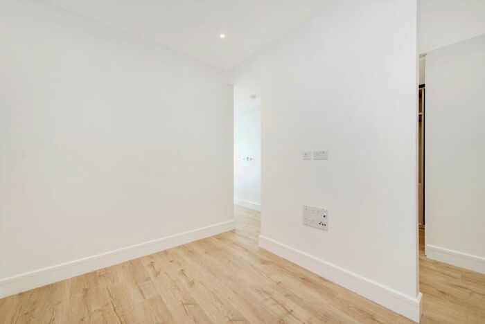 1 Bedroom Flat To Rent In Piazza Walk London, E1