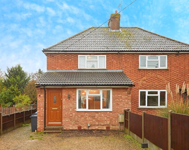 3 Bedroom Semi Detached House For Sale In Meads Road, Durrington, Salisbury, SP4