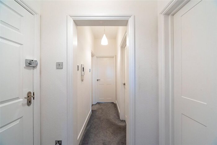 2 Bedroom Flat To Rent In St Margarets Road, St Margarets, TW1