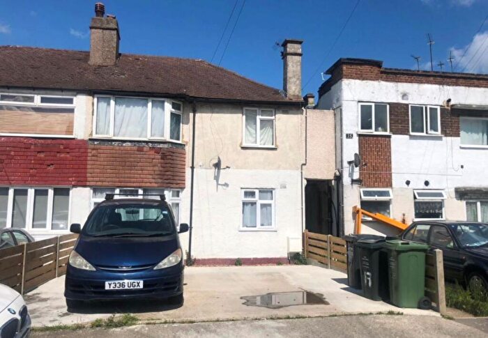 2 Bedroom Maisonette For Sale In Burnham Crescent, Dartford, Kent, DA1