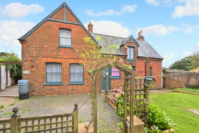 2 Bedroom Detached House To Rent In De Cham Road, St. Leonards-On-Sea, TN37