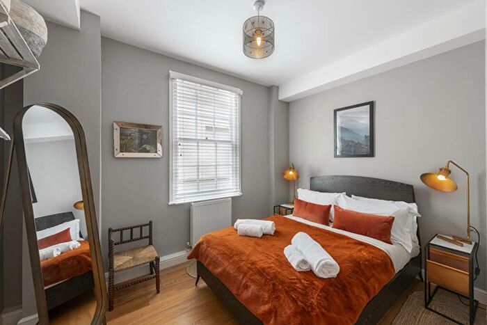 2 Bedroom Apartment To Rent In Flat, Union Passage, Bath, BA1