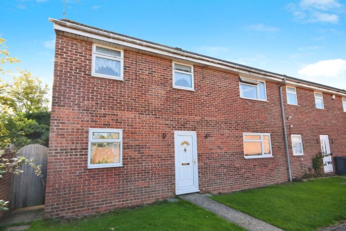 3 Bedroom End Terrace House For Sale In Hartford Close, Rayleigh, Essex, SS6