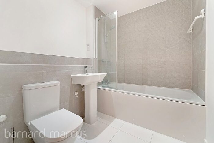 1 Bedroom Flat To Rent In Gunpowder Road, Worcester Park, KT4