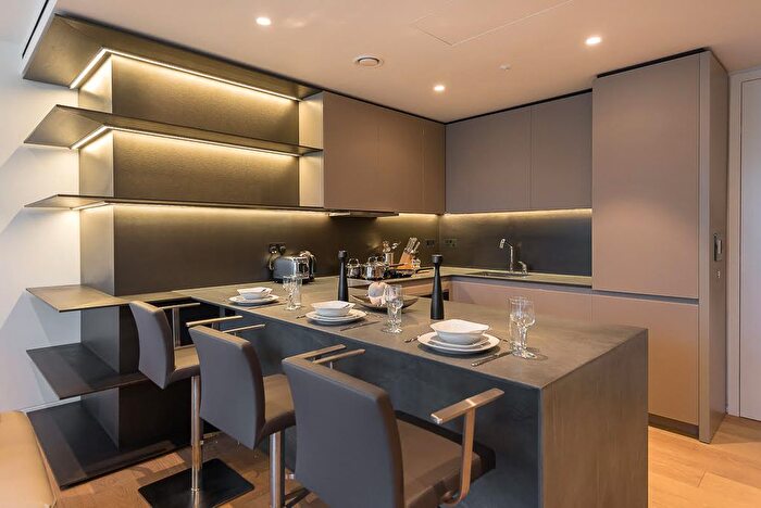 2 Bedroom Flat To Rent In Buckingham Palace Road, London, SW1W