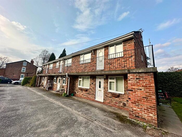 2 Bedroom Flat To Rent In Clare Court, Offerton, Stockport, SK1