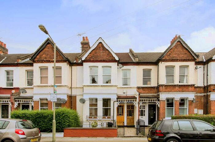2 Bedroom Maisonette To Rent In Oakmead Road, Balham, London, SW12
