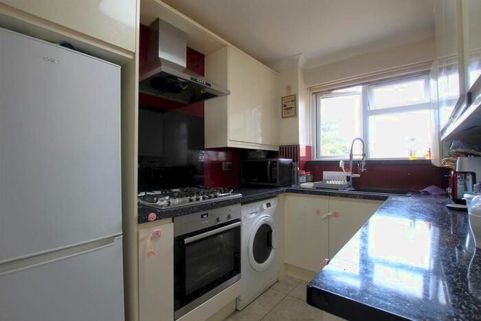 2 Bedroom Flat To Rent In Ringway, Southall, UB2