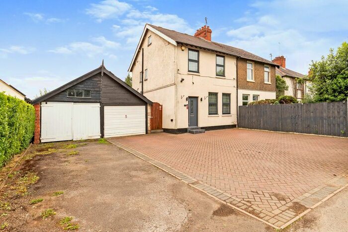 4 Bedroom Property To Rent In Bloxham Road, Banbury, OX16