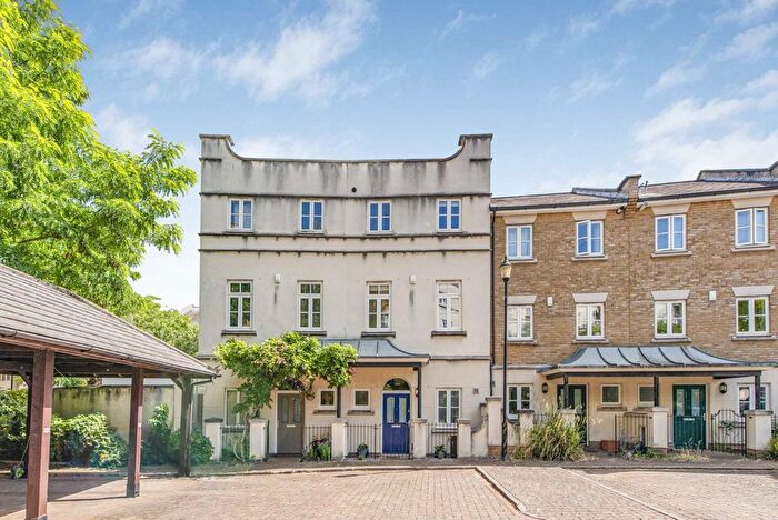 4 Bedroom Property To Rent In Dudley Mews, London, SW2