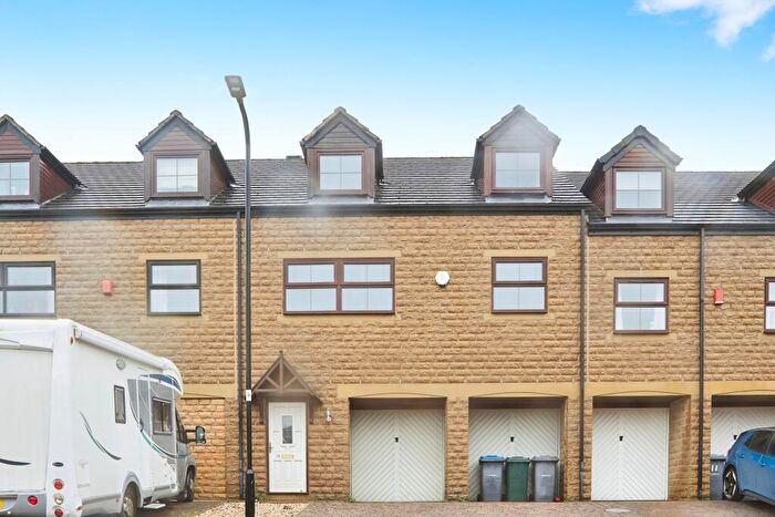 3 Bedroom Town House For Sale In Burnsall Mews, Silsden, BD20