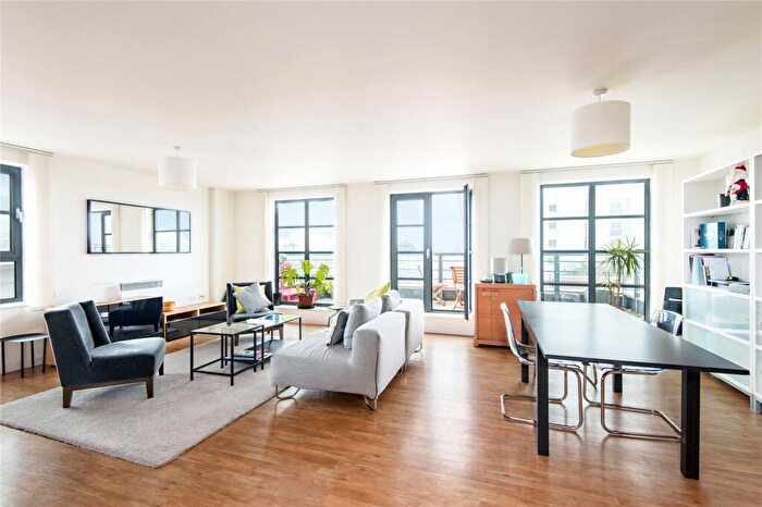 3 Bedroom Penthouse For Sale In Limehouse Basin, E14