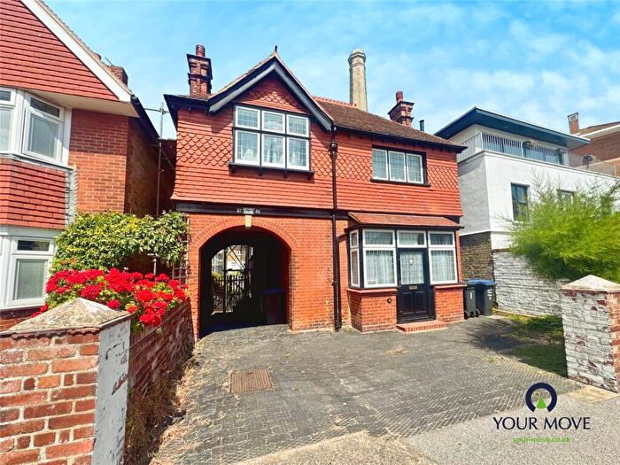 2 Bedroom Flat To Rent In West Cliff Road, Broadstairs, Kent, CT10