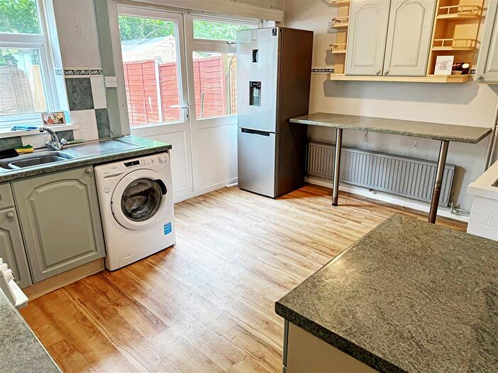 2 Bedroom End Of Terrace House To Rent In Colebrook Road, Wick, Littlehampton, BN17