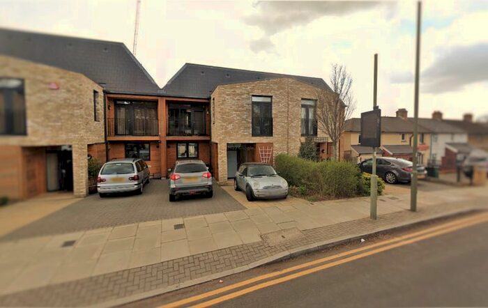 3 Bedroom Property To Rent In Mays Lane, Barnet, EN5