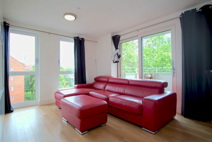 3 Bedroom Flat To Rent In Ivy Point, Hannaford Walk, London, E3